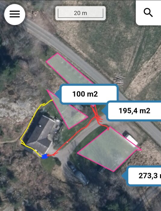 Luftfoto av tomt med tre klippzoner markerade, 100 m2, 195,4 m2 och 273,3 m2. Robotklipparens placering och färdriktningar anges med blått och färglinjer.