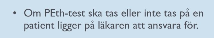 Text på ljusblå bakgrund som säger: "Om PEth-test ska tas eller inte tas på en patient ligger på läkaren att ansvara för.