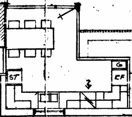 Planritning över kök med möblemang och dörrar markerade, osäker stämning med dagens layout enligt tråd.