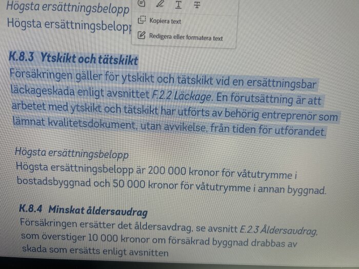 Text från Länsförsäkringar angående försäkring för ytskikt och tätskikt vid vattenskador, inklusive ersättningsbelopp och villkor för ersättning.