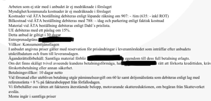 Offertdokument med villkor och kostnader för rörmokartjänster, inklusive timpris, bilkostnader och betalningsvillkor. Flera avsnitt är svärtade.