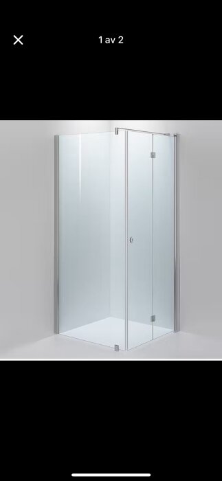 Duschhörna INR Linc 13 Flex med vikdörr och fast vägg i 6 mm glas, 900x900x2000 mm, i blankpolerad anodiserad aluminium.