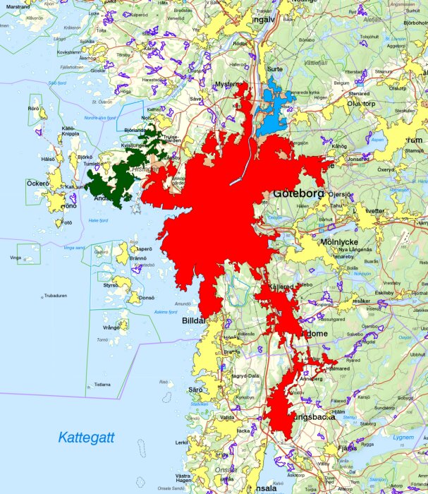 Karta över Götelaborgs tätort i rött, som sträcker sig över fyra kommuner, med omgivande geografiska områden och kommungränser.