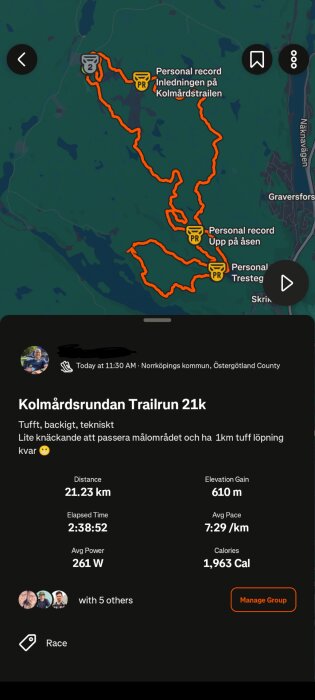 Karta över Kolmårdsrundan Trailrun 21k med röd markerad rutt och personliga rekordmarkeringar. Statistikinformation om löpningen visas.