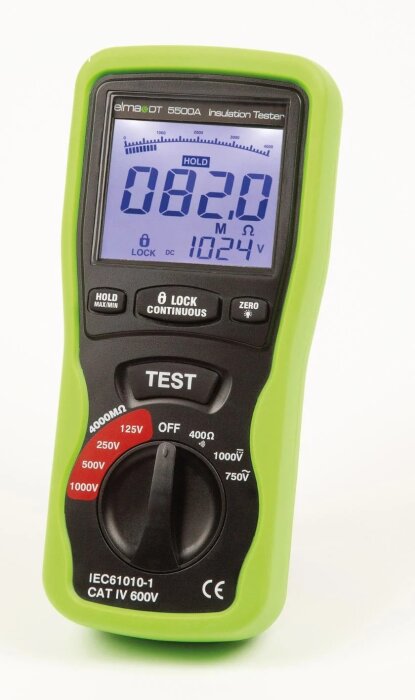 Grön Elma DT 5500A isolationsprovare med digital display och flera mätinställningar, inklusive megohm och volt.