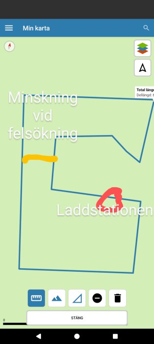 Karta över gräsklipparrobotens områden med markeringar för laddstationen och felsökning.