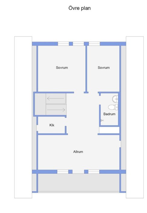 Planskiss över ett övre plan med två sovrum, klädkammare, allrum och ett badrum.