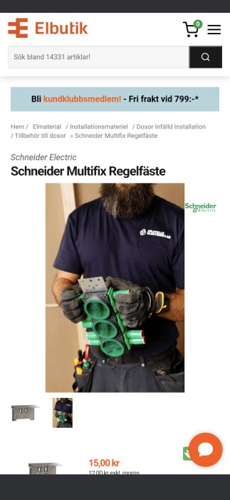 Person håller Schneider Multifix regelfäste och gröna dosor med monteringsplatta, iklädd arbetskläder och verktygsbälte.