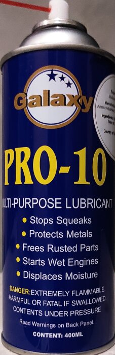 Sprayburk av Galaxy PRO-10 universalsmörjmedel, 400 ml. Text: Stoppar gnissel, skyddar metall, frigör rostiga delar, startar våta motorer, fördriver fukt.