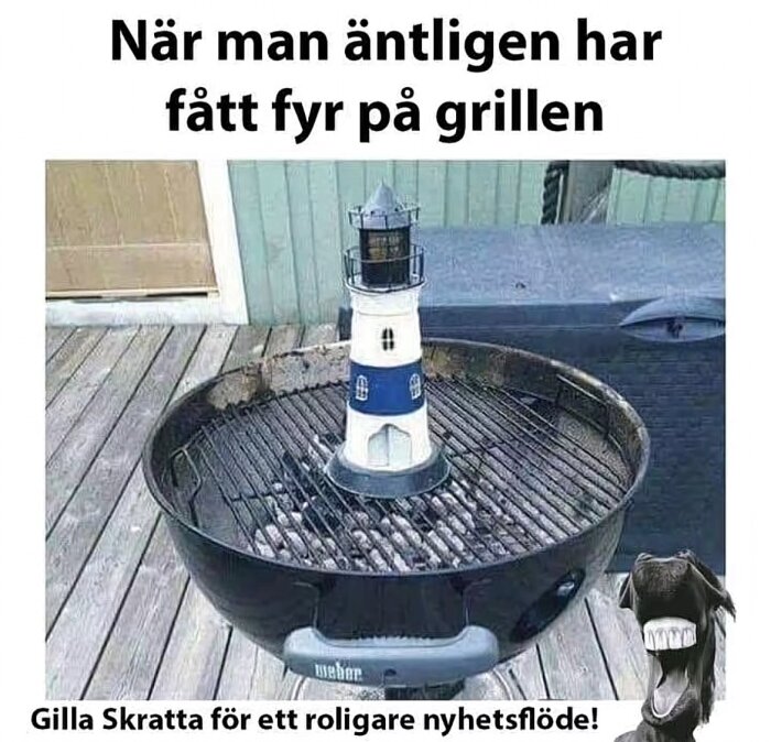 Grill med miniatyrfyr på, humorbild med text "När man äntligen har fått fyr på grillen.