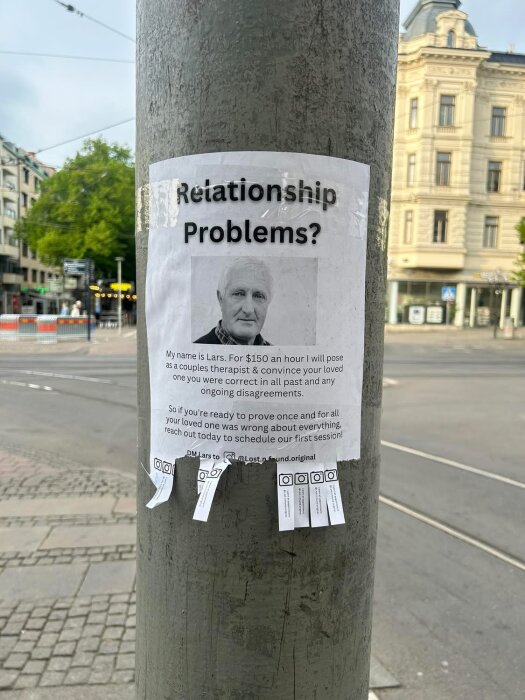 Affisch på en stolpe som erbjuder parterapi för $150 per timme, för att övertyga en partner om att den andre alltid haft rätt.
