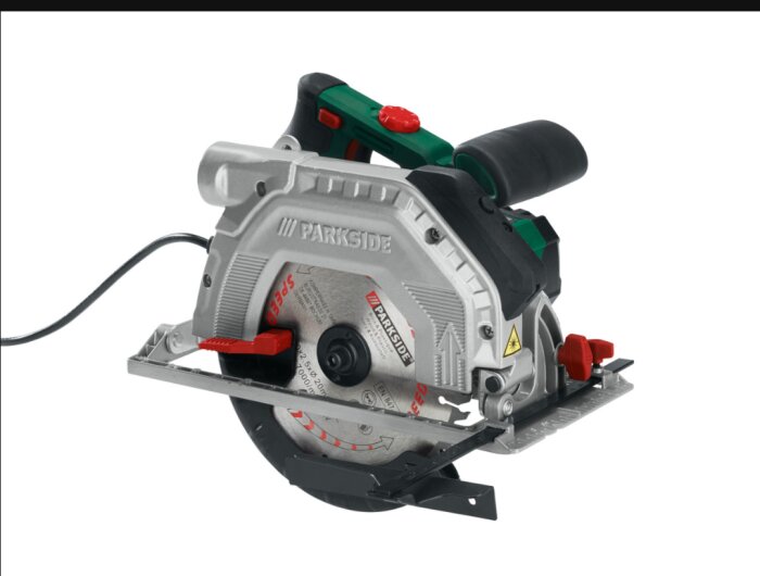 Parksides direktdrivna cirkelsåg med sågblad och handtag i bild.