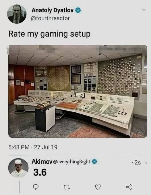 En humoristisk tweet där en användare visar ett gammaldags kontrollrum som sitt "gaming setup" och en annan användare betygsätter det med 3,6.