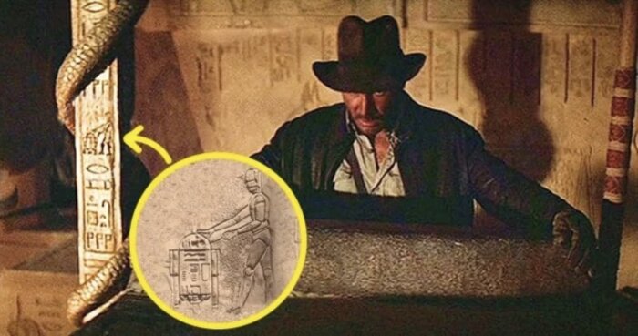 En man i hatt granskar en gammal sten med hieroglyfer. Inzoomad detalj visar vad som ser ut som robotar från en känd film i egyptisk stil.