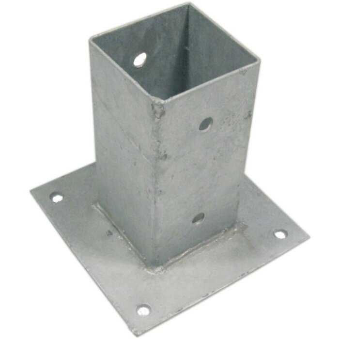 Fyrkantig metallhylsa med monteringsfläns, hål i flänsen och hylsan, föreslås modifieras för att sättas närmare väggen.