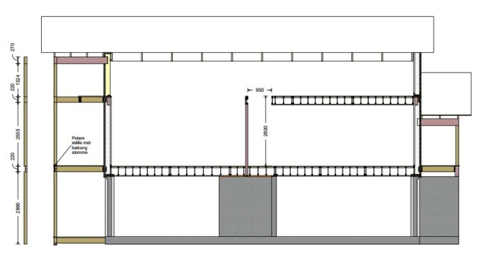 Ritning av ett hus med tydlig källarvåning och måttangivelser, husleverantören avstod källaren enligt inlägg.