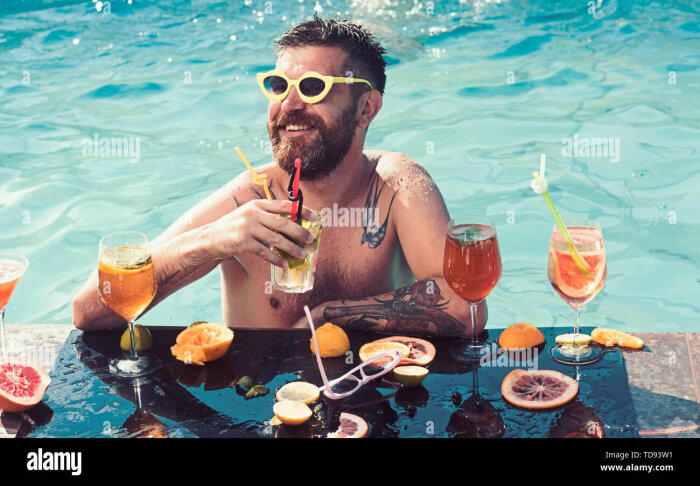 chill-out-in-summer-swimming-pool-chill-out-of-bearded-man-with-cocktails-and-fruit-TD93W1.jpg