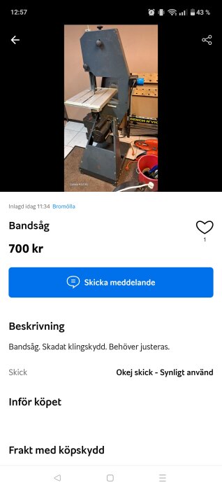 Bandsåg med skadat klingskydd, till salu för 700 kr, i behov av översyn innan köp.