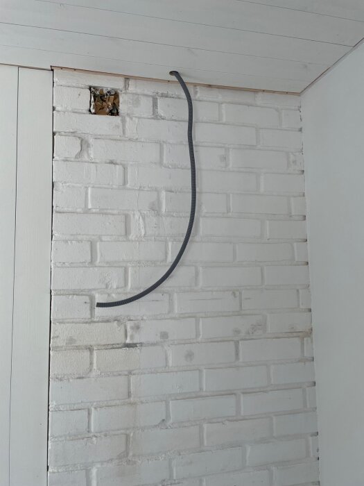 tegelvägg.jpg