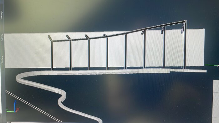 3D-modell av en pergola med varierande takhöjd från 1,4 m till 2 m, kopplad till ett staket med tvärgående balkar, sedd från sidan.