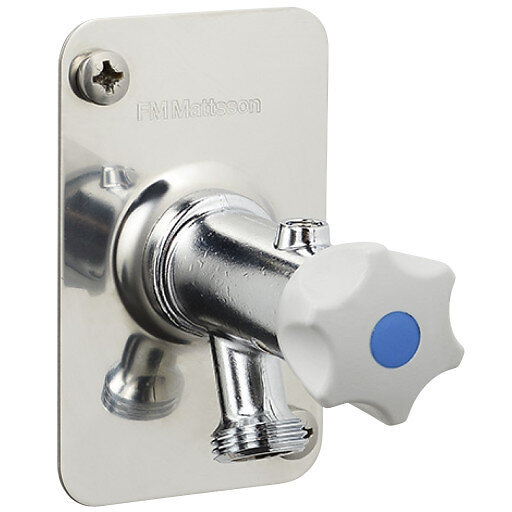 Väggmonterad vattenventil av märket FM Mattsson med skruvfäste och blå markering på vredet.