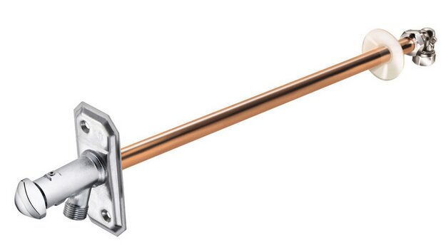 Ventil för vattenutkastare med kopparrör och monteringsplatta.