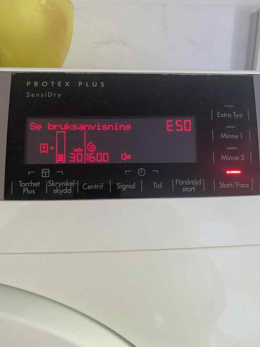 Torktumlare Husqvarna QW9290 visar felkod E50 på displayen.