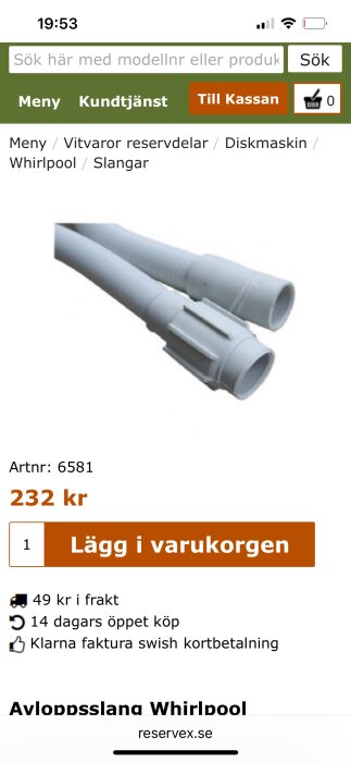 Grå avloppsslang avsedd för Whirlpool diskmaskin, med artikelnummer 6581 och priset 232 kr, visas på en e-handelswebbplats.