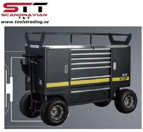 Svart verktygsvagn med flera lådor och hjul, märkt med "Pit Stop", från Scandinavian Tool Trading.