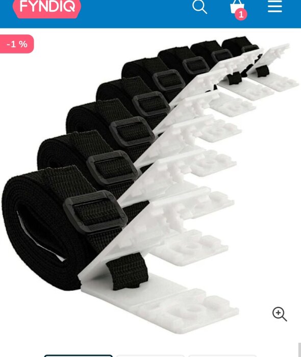 Svart plastklämma och band för poolskydd från Fyndiq. Bild visar flera klämmor i rad.