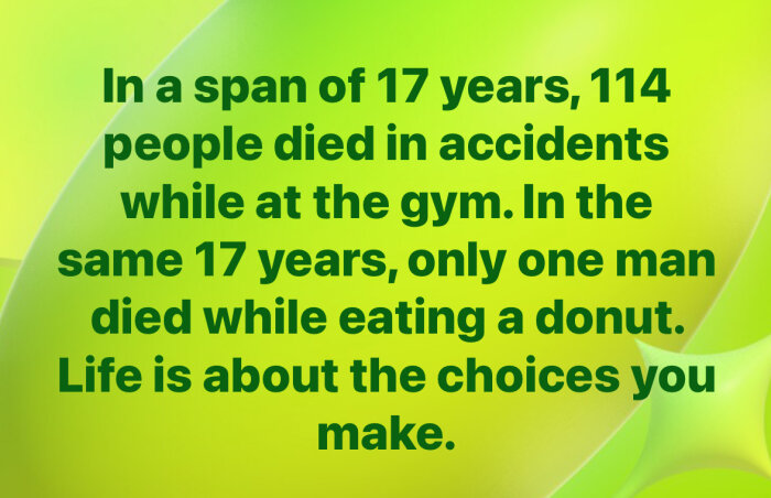 Bild med humoristiskt textcitat om antal dödsfall på gymmet kontra vid donutätande över 17 år, med betoning på livets val. Grön bakgrund.