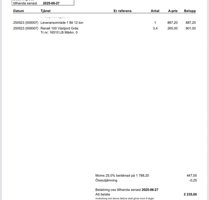 Faktura som visar kostnad för jordleverans och växtjord, med specifikation av mängd, pris och total summa inklusive moms.