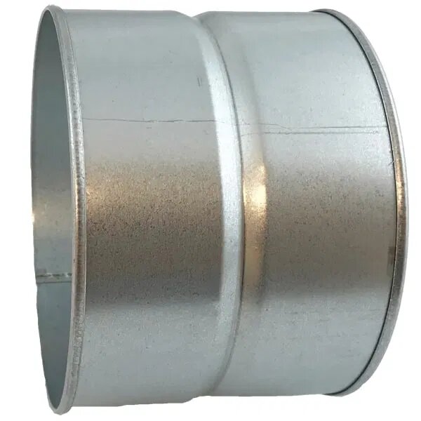 Metallmuff för ventilationsrör visas, med diskussion om att använda flexrör och justera med plåtsax vid behov.