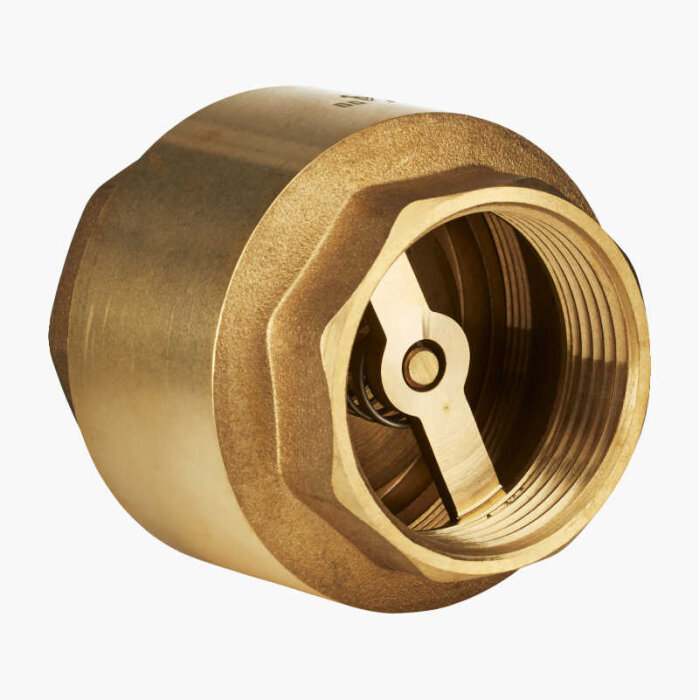 Bild på en mässingsbackventil från Feltema, använd för att reglera häverteffekten i ett pumprelaterat projekt.