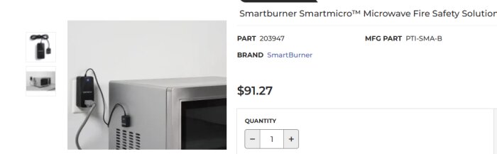 Röksensorbrytare ansluten till ett eluttag bredvid en mikrovågsugn, del av en brandsäkerhetslösning för mikrovågsugnar.