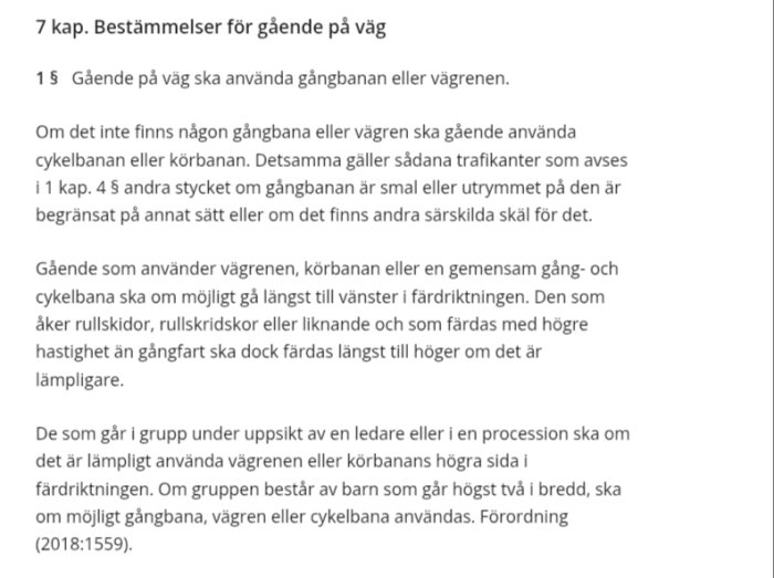 Utdrag ur svenska förordningar om gångtrafikanters skyldigheter på vägbanor och cykelbanor, inklusive regler för processionsgång och barn.