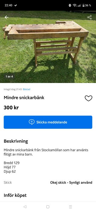 Träarbetsbänk med skruvtvingar placerad utomhus på gräs.