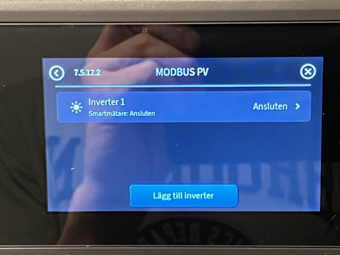 Skärmvisning av Modbus PV-inställningar med ansluten smartmätare och inverter på en digital enhet.