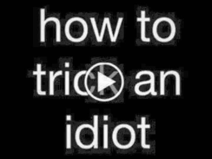 Textbild med orden "how to trick an idiot" i vit text på svart bakgrund, med en play-ikon där ordet "trick" står.