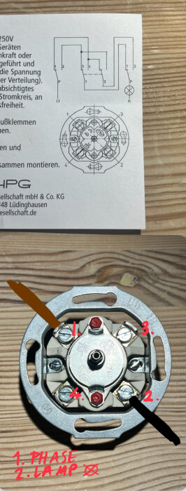 THPG kronströmbrytare med kopplingsschema och ledningar märkt "1. Phase" och "2. Lamp".