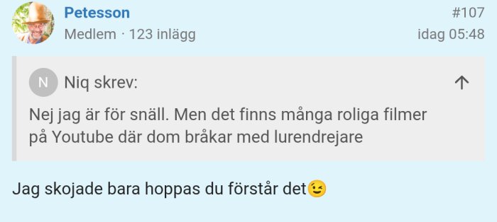 Medlem skriver humoristiskt svar om att skämta, hänvisar till YouTube-videor om att bråka med lurendrejare.