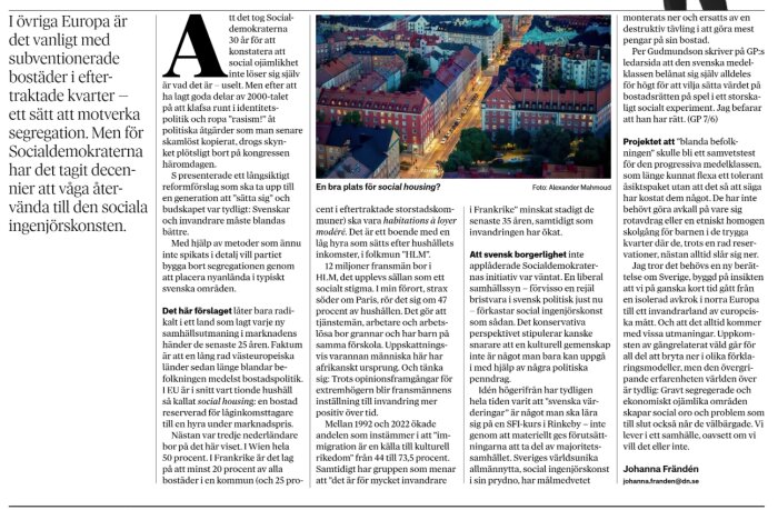 Tidningssida med en artikel om social housing och integration. Bilden visar ett tätbebyggt stadsområde med färgglada byggnader och trädgårdar i skymningsljus.