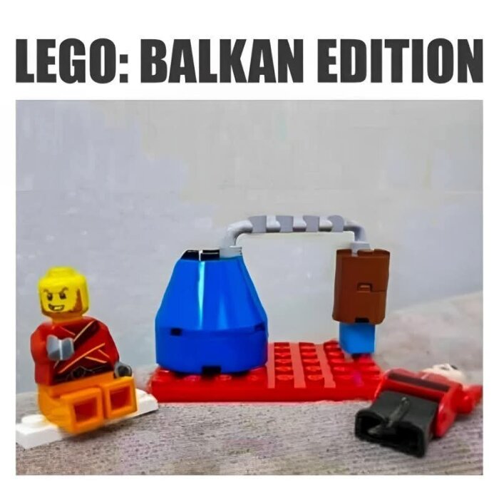 LEGO-figurer och konstruktion med etiketten "LEGO: Balkan Edition", inkluderar figurer och struktur i färgglada byggklossar.
