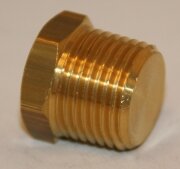 Mässingspropp med generösa gängor, användbar för rördragning eller VVS-projekt. RSK-nummer: 8070041.