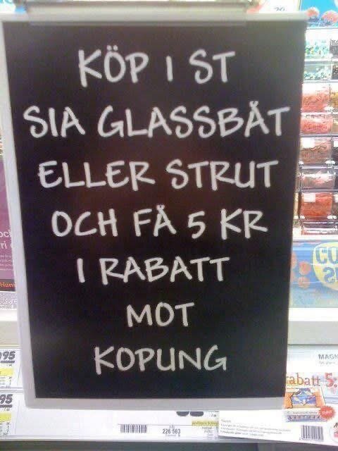 Svart skylt med texten "Köp 1 st SIA glassbåt eller strut och få 5 kr i rabatt mot kupong" i vit stil.