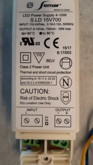 LED-strömförsörjning Semar S.LD 15V700, specifikationer och varningstext om elektrisk stöt, för köksfläktproblem.