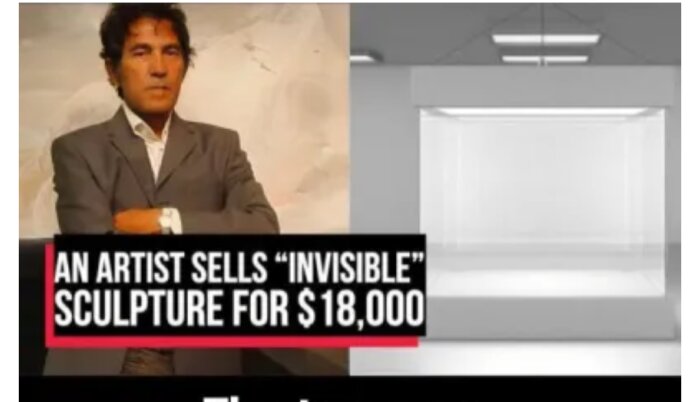 Konstnär i kostym med texten: "En konstnär säljer 'osynlig' skulptur för 18 000 dollar", bredvid en tom vit monter.
