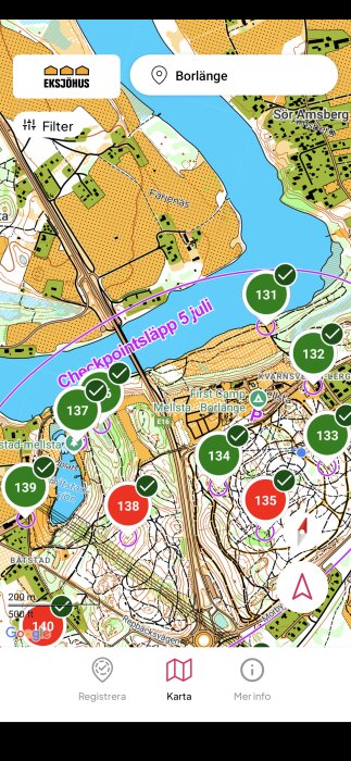 Karta över Borlänge-området med markerade checkpoints, sjö, vägar och byggnader. Text om checkpointsläpp den 5 juli syns.
