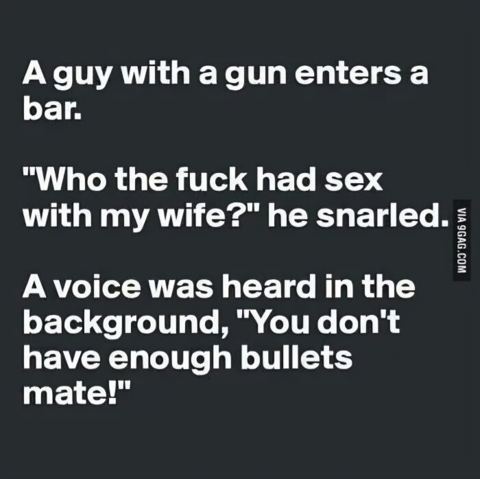 En textbild med en vits om en man med en pistol som går in i en bar och frågar om hans fru, varpå en röst i bakgrunden svarar humoristiskt.