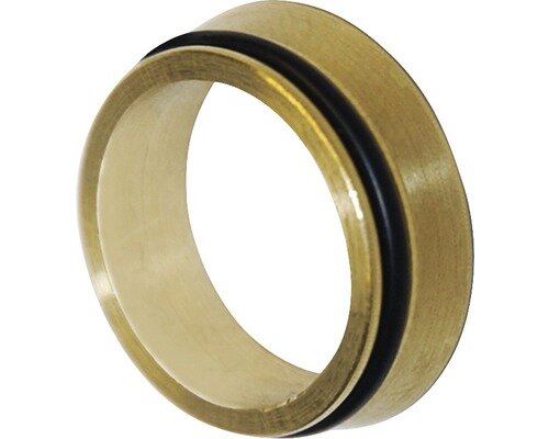Mässingsbussning av storlek 15x10 med en svart gummitätning, används för VVS-installationer.